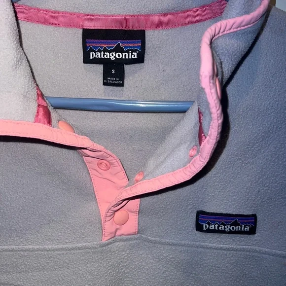 HP🎉🎉Patagonia Ladies Small gray / pink 1/4 snap fleece pull over - Picture 3 of 3